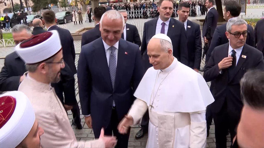 Papa'nın İstanbul turu devam ediyor: Sultanhahmet Camii'ni ziyaret etti - Resim: 4