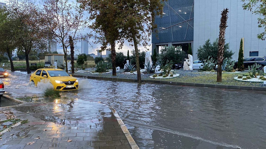 Meteoroloji uyarmıştı: Birçok ilde sağanak yağış ve fırtına hayatı felç etti - Resim: 2
