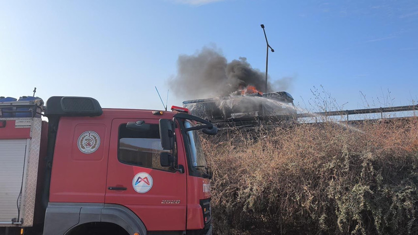 Akaryakıt yüklü tanker alev topuna döndü! Korku dolu anlar - Resim: 3