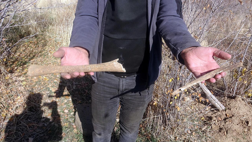 Altın hayaliyle kazı yapan defineciler 600 yıllık mezarlığı talan etti - Resim: 4