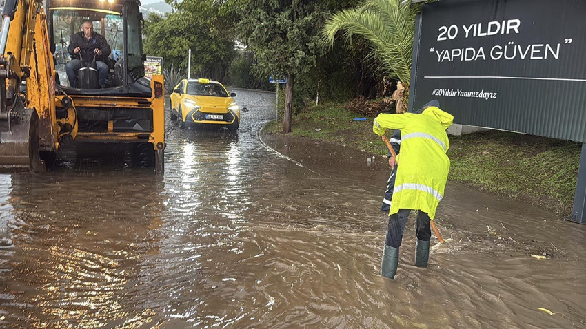Turuncu alarm verilen ilçede korkulan oldu: Cadde ve sokaklar sular altında! - Resim: 2