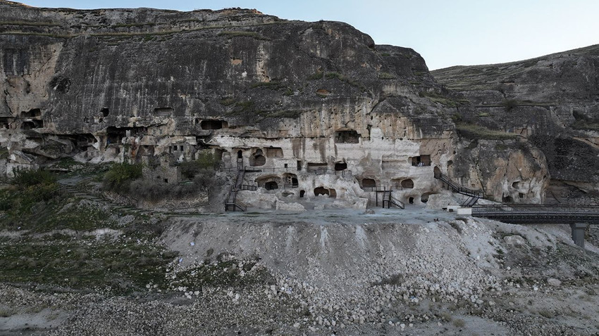 12 bin yıllık Hasankeyf'in binlerce yıllık insan eliyle yapılan sırları turizme açılıyor... - Resim: 2