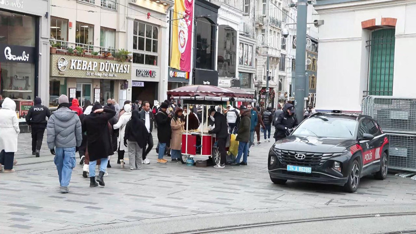 İstanbul'un kalbi Taksim'e yılbaşı kuşatması! Bazı yollar trafiğe kapatıldı - Resim: 2