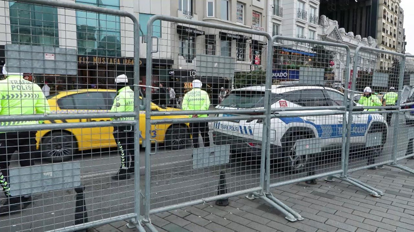 İstanbul'un kalbi Taksim'e yılbaşı kuşatması! Bazı yollar trafiğe kapatıldı - Resim: 3