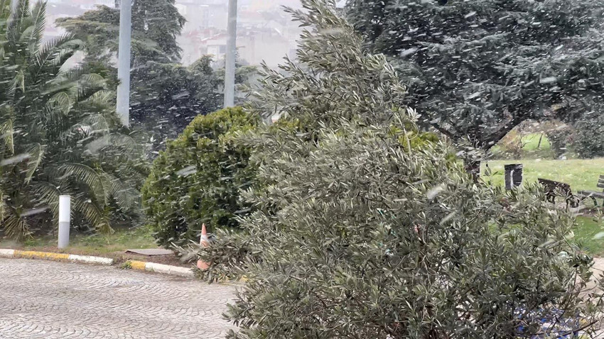 İstanbul'da lapa lapa kar yağışı! AKOM son tahminleri açıkladı - Resim: 1