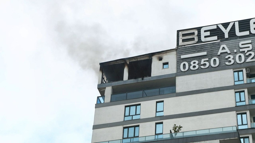 İstanbul'da 16 katlı binanın çatı katındaki kafede büyük yangın - Resim: 3