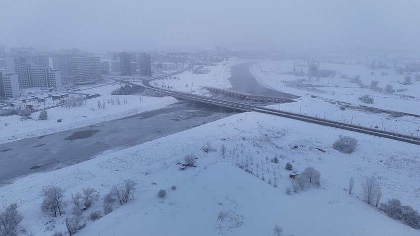 Bir şehir buz kesti, her şey dondu! Yakutistan'ı aratmayan görüntüler - Resim: 3