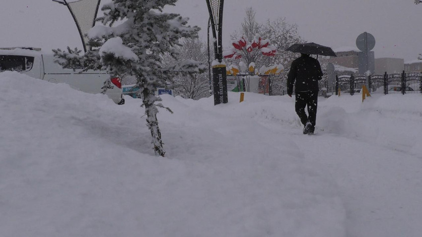 Bingöl'de kar esareti: Gece başladı, tüm köy yolları kapandı! - Resim: 4