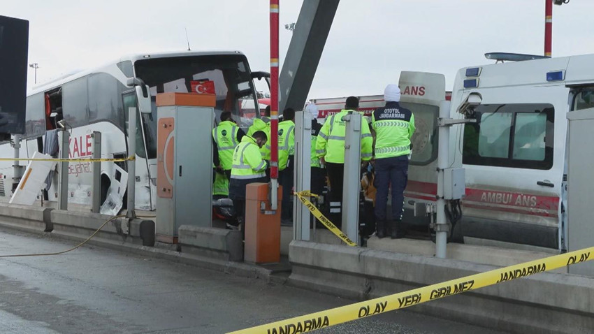 Otobüsün otomobili biçtiği korkunç kaza kamerada! - Resim: 2
