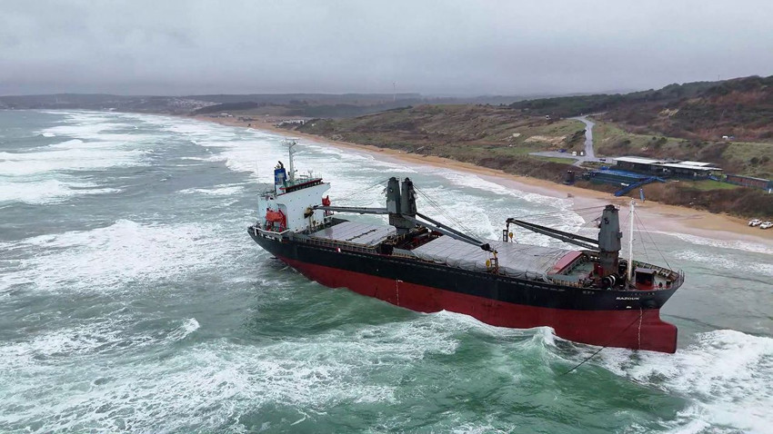 İstanbul'da plajda karaya oturan dev geminin karaya oturma nedeni belli oldu - Resim: 2