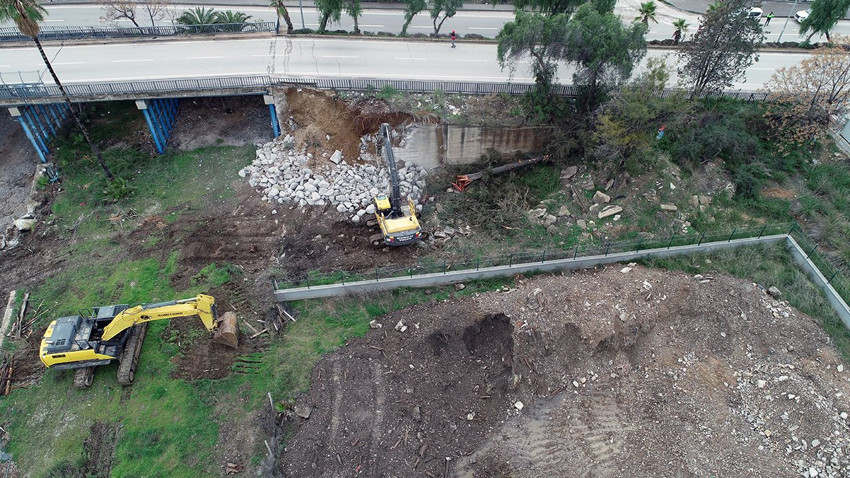 Türkiye'nin James Bond filmine sahne olan tarihi köprüsü yıkılıyor - Resim: 4