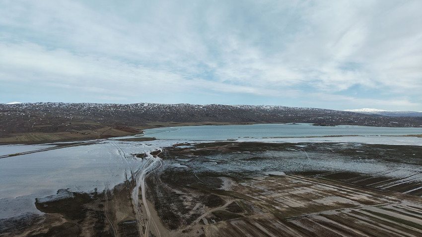 Kuraklıkla yok olmaya yüz tutan gölümüz bu sefer de aşırı yağışlarla taştı - Resim: 4
