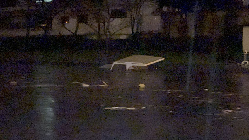 Baraj seviyesi yüzde 100'e ulaştı, çay taştı, iş yerleri sular altında kaldı - Resim: 2