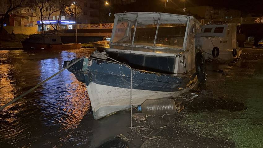 Baraj seviyesi yüzde 100'e ulaştı, çay taştı, iş yerleri sular altında kaldı - Resim: 3