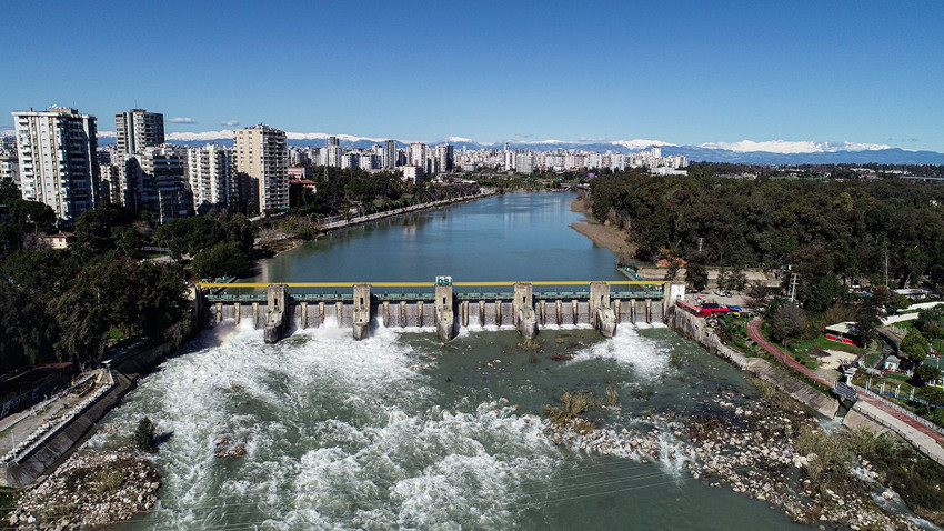 Kuraklık sonrası gelen yağışlar can suyu oldu, baraj kapakları açıldı, nehir yatağı taştı! - Resim: 2