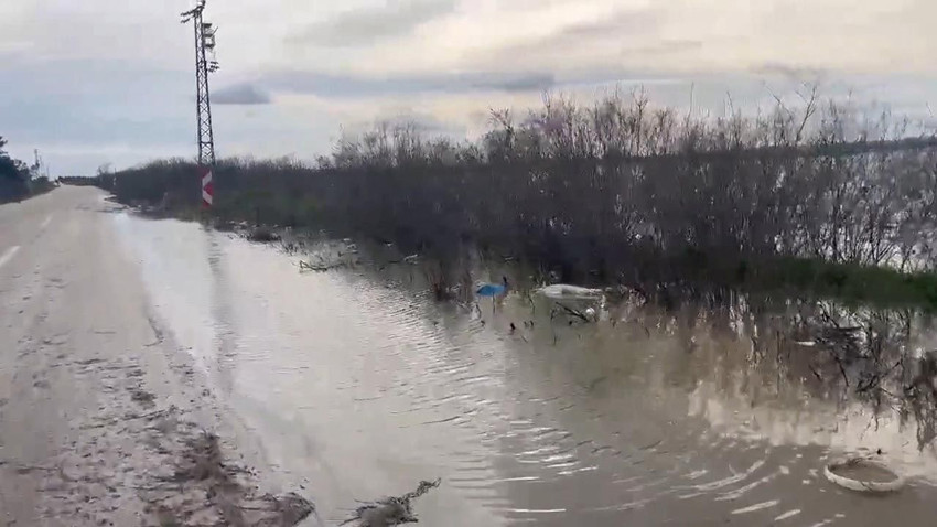 Edirne'de yine taşkın: Sedde patladı, karayolunu su bastı - Resim: 2