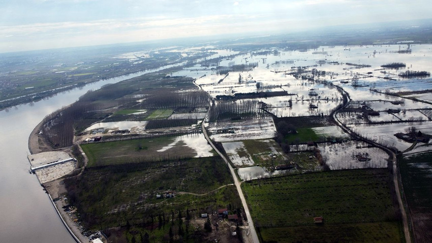 Meriç ve Tunca'daki taşkın sonrası günlerdir aracının içinde mahsur kalan şoför böyle kurtarıldı - Resim: 3