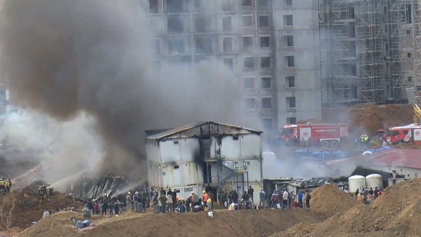Dev şantiyede korku dolu anlar: İşçilerin kaldığı konteynerler alevlere teslim oldu! - Resim: 3