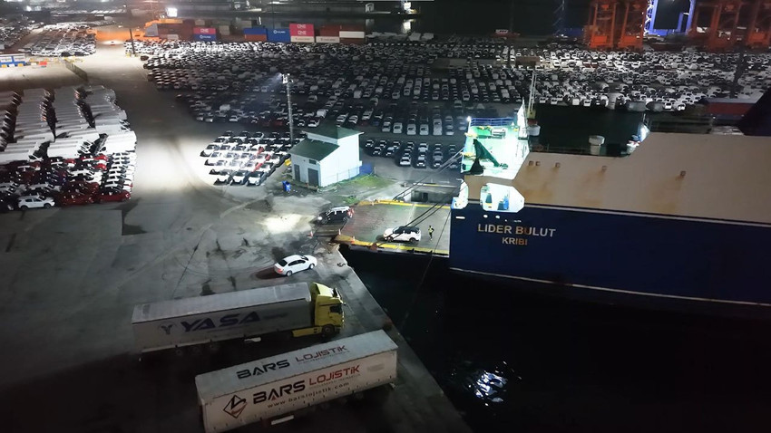 İstanbul Haydarpaşa Limanı'nda ''sıfır km araç'' seferberliği: Yüzlercesi geldi - Resim: 2