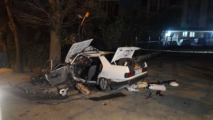 Yokuş aşağı aşırı sürat felaketle sonuçlandı: Duvara çarpan aracı sürücünün mezarı oldu - Resim: 4