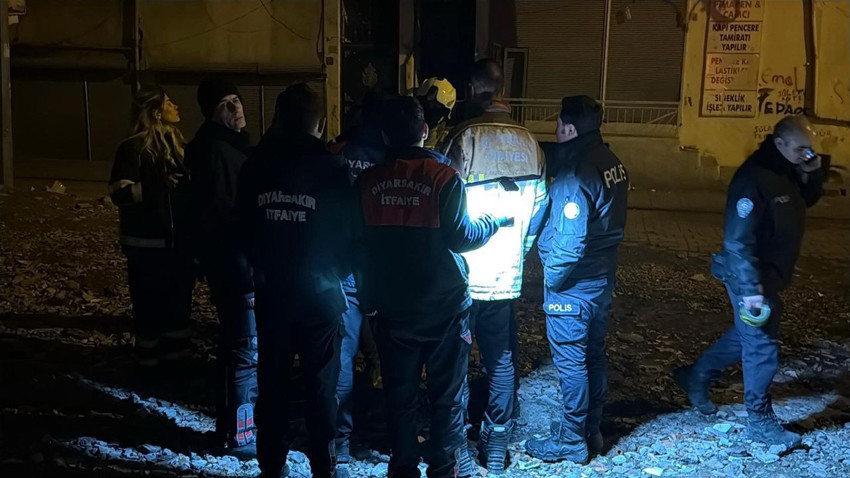 Gece yarısı büyük panik: Bir anda kaymaya başlayan 8 katlı apartman sabaha karşı tahliye edildi! - Resim: 3