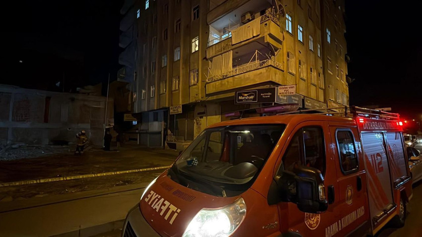 Gece yarısı büyük panik: Bir anda kaymaya başlayan 8 katlı apartman sabaha karşı tahliye edildi! - Resim: 4