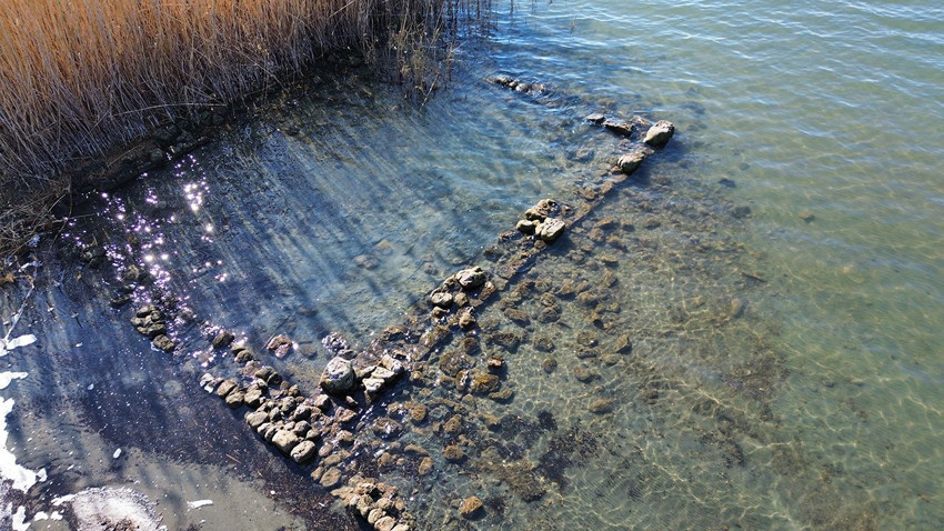 İznik Gölü’nde sular çekildi, tarihi bir sır ortaya çıktı: İznik Gölü'nde ikinci bazilika mı? - Resim: 2