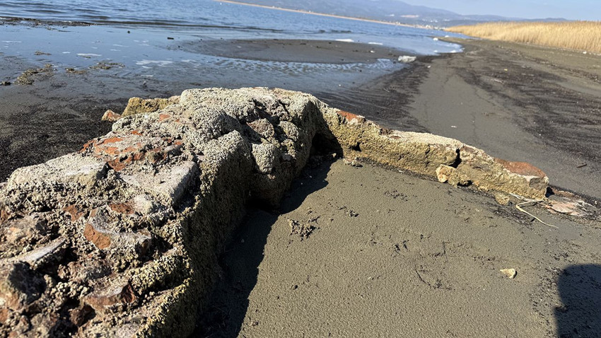İznik Gölü’nde sular çekildi, tarihi bir sır ortaya çıktı: İznik Gölü'nde ikinci bazilika mı? - Resim: 4