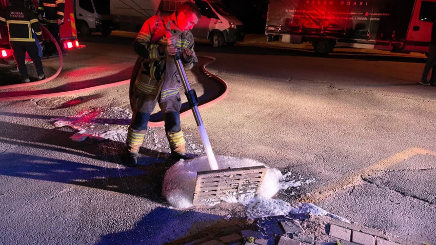 Gizemli gaz patlamaya yol açtı, mahalleli sokakta sabahladı! - Resim: 3