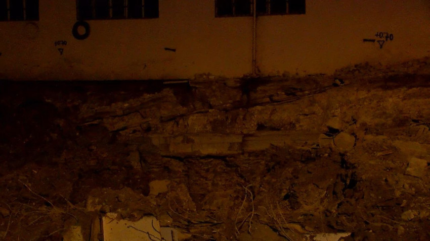 İstanbul'da korku dolu anlar: Bitişikteki inşaat yüzünden temeli kayan 4 katlı bina tahliye edildi! - Resim: 4