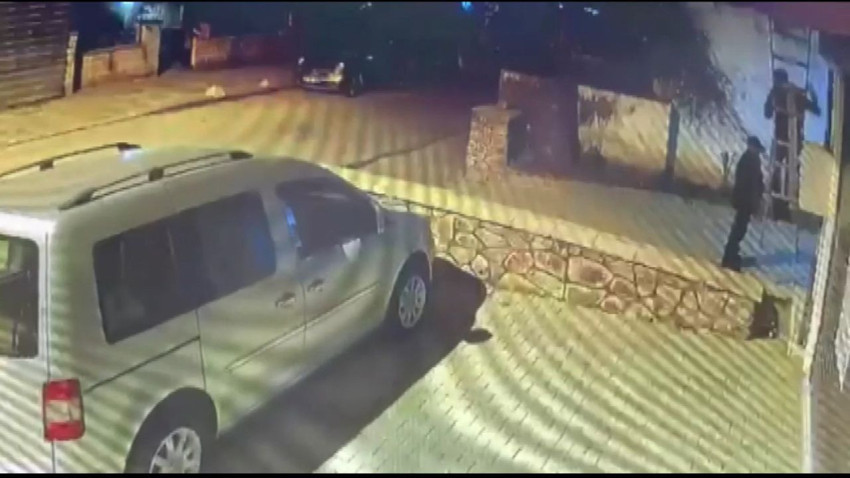 Gözü dönmüş 3 hırsız yaşlı kadın ve bakıcısına kabusu yaşattı! - Resim: 4