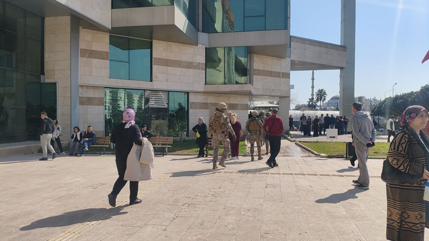 Antalya'da Hükümet Konağı'nda silah sesleri! - Resim: 2