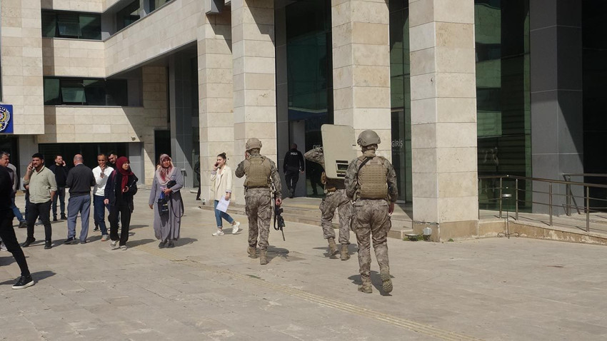 Antalya'da kaymakamlık binasında silah sesleri! Kendini odaya kilitledi - Resim: 2