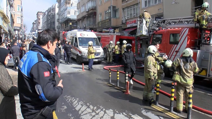 Gelinlik mağazasında yangın paniği: 2 kişi mahsur kaldı - Resim: 3