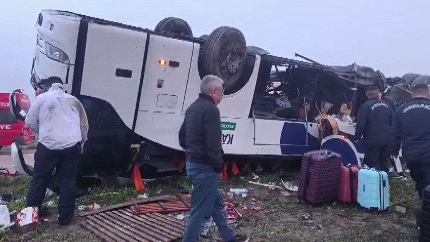 Bayram sabahı korkunç kaza: Yolcu otobüsü devrildi! Çok sayıda yaralı var - Resim: 2