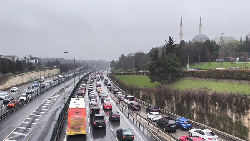 Bayramın ilk günü in cin top oynuyordu... İstanbul'da çile başladı - Resim: 2