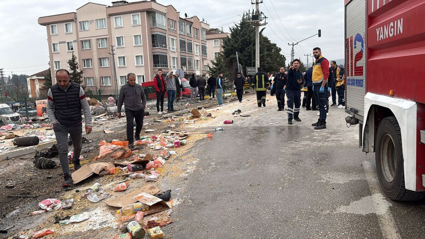 Freni patlayan kamyon ortalığı savaş alaına çevirdi: 10'u öğrenci 19 yaralı var! - Resim: 4