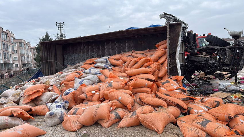 Freni patlayan kamyon ortalığı savaş alaına çevirdi: 10'u öğrenci 19 yaralı var! - Resim: 3