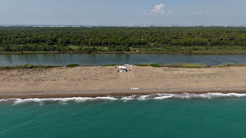 Turizm başkentindeki sahilkondu skandalında yıkımlar sürüyor: Yüzlercesi yıkıldı... - Resim: 4
