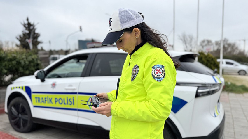 Trafikte artık cep telefonuna 2 kez bakanın ehliyetine el konulacak! - Resim: 2
