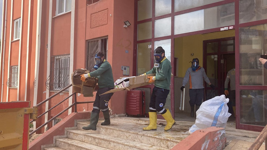 Kötü koku ihbarı mide bulandıran gerçeği ortaya çıkardı: Tam 7 kamyon dolup taştı! - Resim: 3