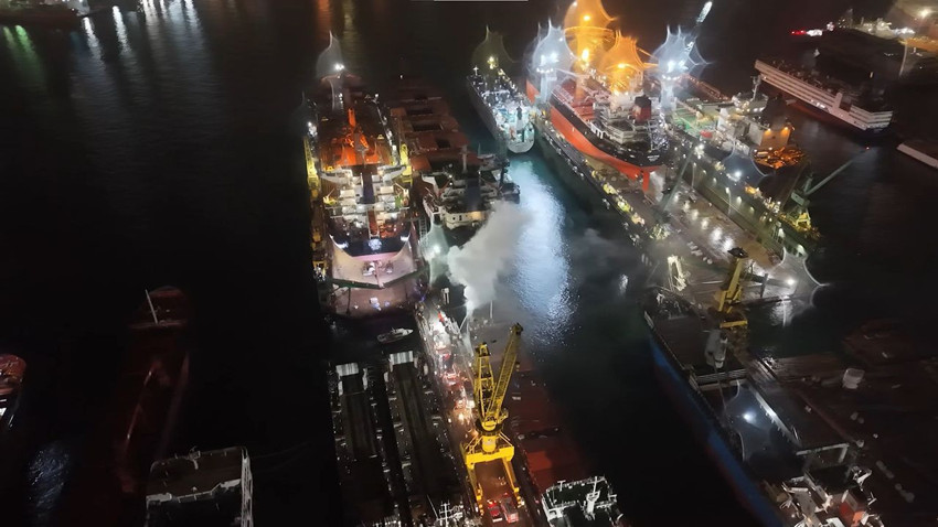 İstanbul'da 120 metrelik yük gemisi alevler içinde kaldı! Mürettebat tahliye edildi - Resim: 2