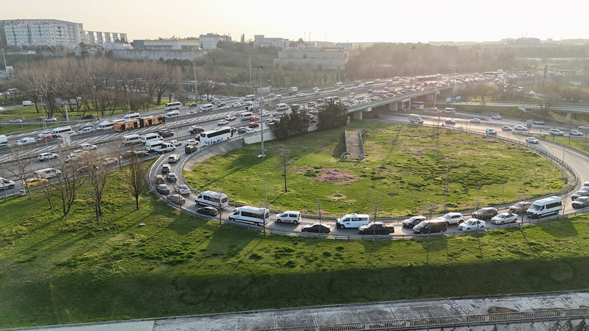 İstanbul trafiğinin kilit noktası sürücüleri canından bezdirdi! Yıllardır her gün aynı işkence! - Resim: 2