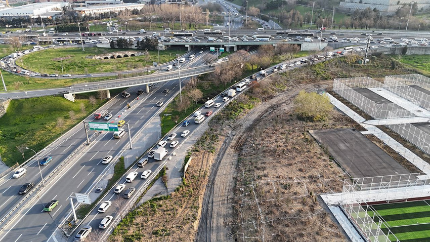 İstanbul trafiğinin kilit noktası sürücüleri canından bezdirdi! Yıllardır her gün aynı işkence! - Resim: 3
