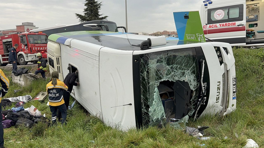 Öğretmen ve öğrencileri taşıyan servis kaza yaptı; çok sayıda yaralı var! - Resim: 3