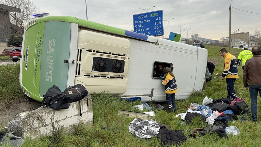 Öğretmen ve öğrencileri taşıyan servis kaza yaptı; çok sayıda yaralı var! - Resim: 4