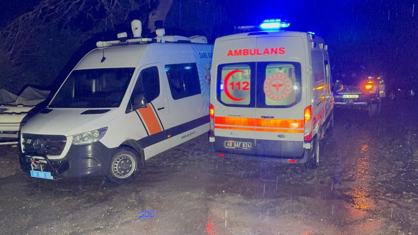 Fethiye'de gece yarısı facia: Tur teknesi kayalıklara çarpıp battı; 6 kişi kurtarıldı, 1 kişi kayıp - Resim: 4