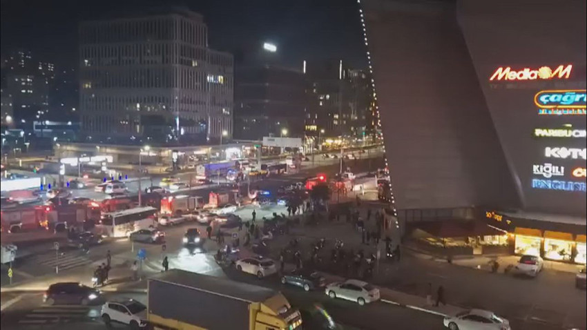 İstanbul'un dev AVM'sinde yangın paniği! Müşteriler tahliye edildi, panik anı kamerada! - Resim: 4