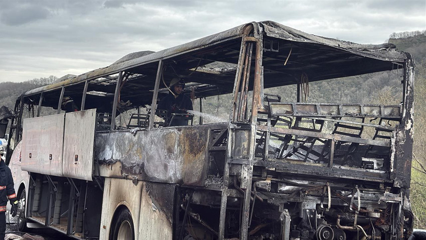 Seyir halindeki yolcu otobüsü alev topuna döndü - Resim: 2
