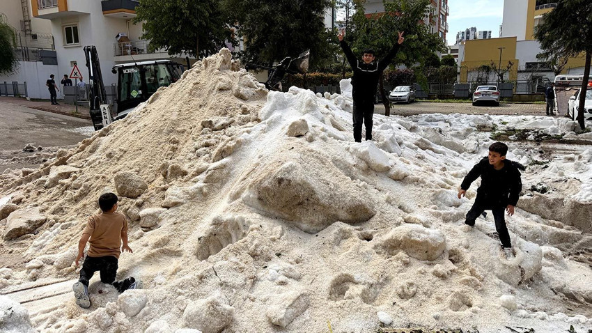 Sıcağıyla meşhur ilimizde şaşırtan manzara: Nisan ayında kar topu oynadılar - Resim: 4